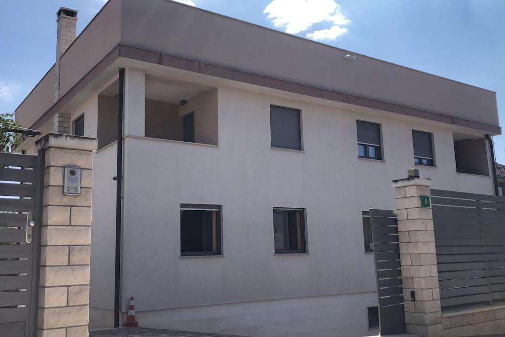 Nelkas Apartments Pula Exterior foto